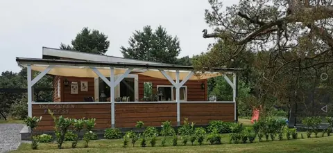 Woning met overdekt terras en tuin