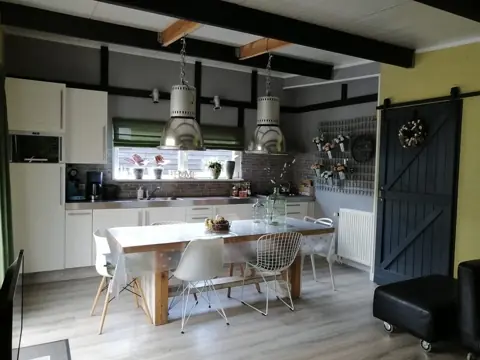 Open keuken met eettafel