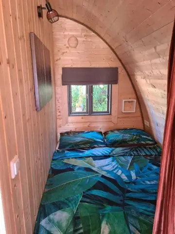 Tweepersoonsbed in de pod